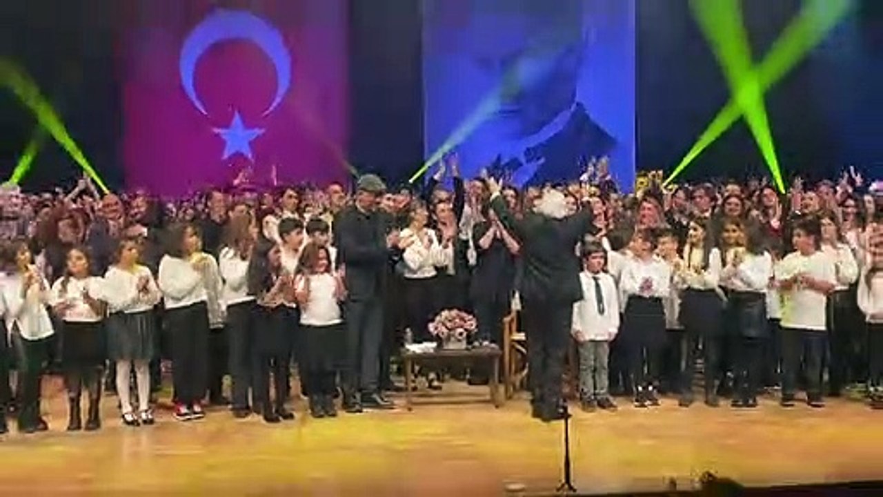 Usta sanatçı Müjdat Gezen sahnelere veda etti