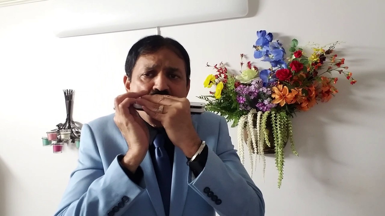 Duniya me logo ko - Film Apna Desh 1972 on Harmonica Live Performance by Mukund Kamdar