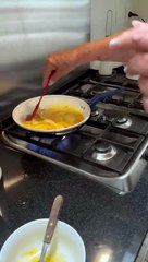 230115 Moria Casán cocinando en bikini