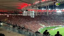 O LANCE! direto do Maracanã mostra a linda torcida do Flamengo cantando canção ao Zico