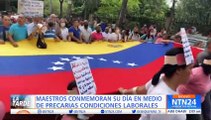 Maestros venezolanos celebran su día en medio de protestas: “tenemos mucho porque reclamar”