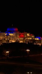 하늘선 전투기 호위, 대통령궁엔 빨강·파랑 ‘태극조명’