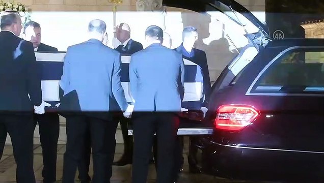 Son Yunanistan Kralı II. Konstantin'in cenazesi Metropolitan Katedrali'ne getirildi