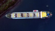 Yük gemisi Boğaz'da karaya oturdu: Gemi trafiği askıya alındı