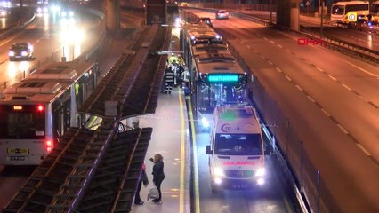 Metrobüsün altında kalan yolcu hayatını kaybetti