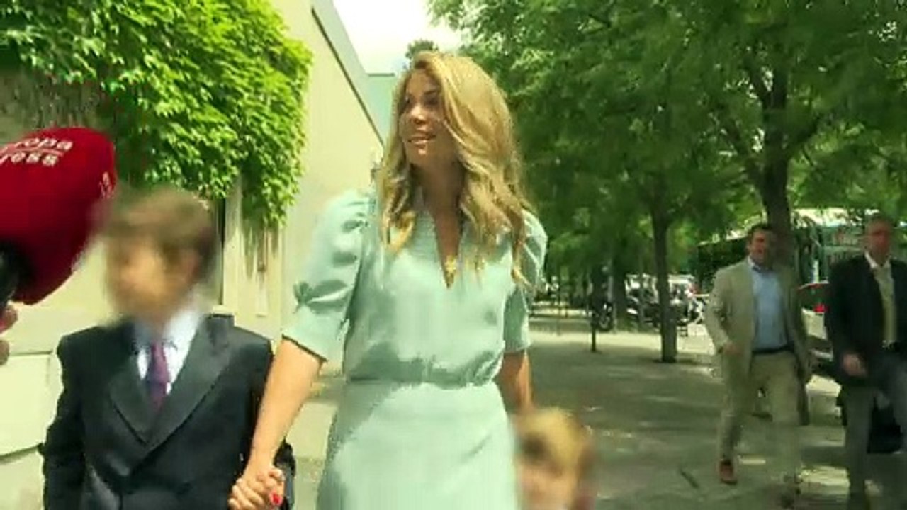 Carla Goyanes reúne a toda su familia en la primera comunión de su hijo Santi