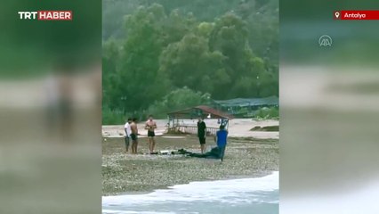 Download Video: Antalya'da sağanak sele dönüştü: Çardaklar yıkıldı, araçlar sürüklendi