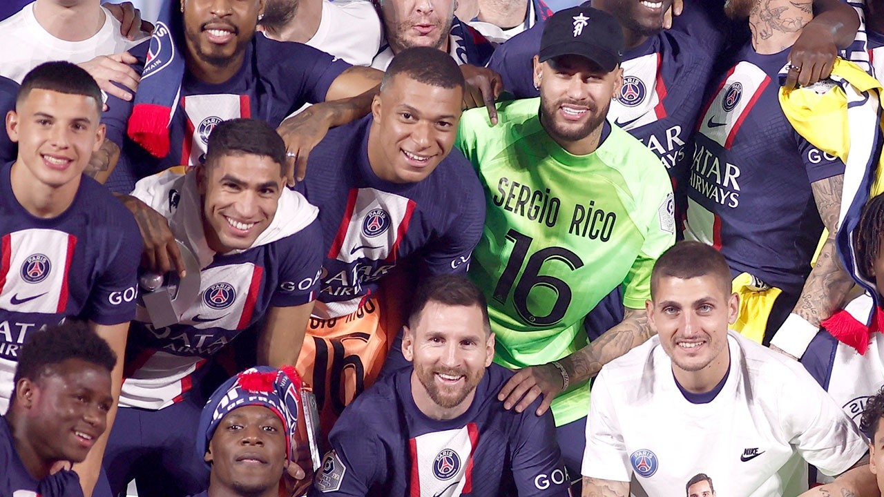 PSG puts on epic title party