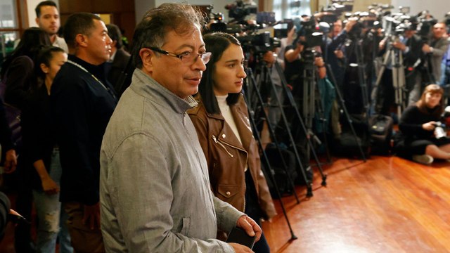 “Toda esta situación prende las alarmas sobre lo que está haciendo el Gobierno”: analista sobre chuzadas ilegales en Colombia