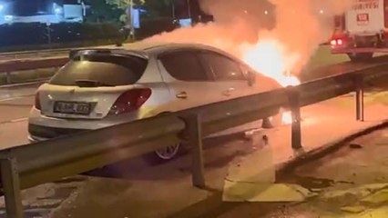 D-100'de otomobil alev alev yandı