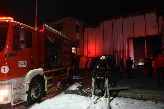 Kayseri'de mobilya fabrikasında çıkan yangın söndürüldü