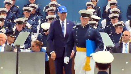 Joe Biden : Voici la chute dont tout le monde parle pendant un discours dans le Colorado