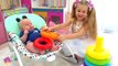 Diana and Roma teach Oliver colors - Toddler learning video
