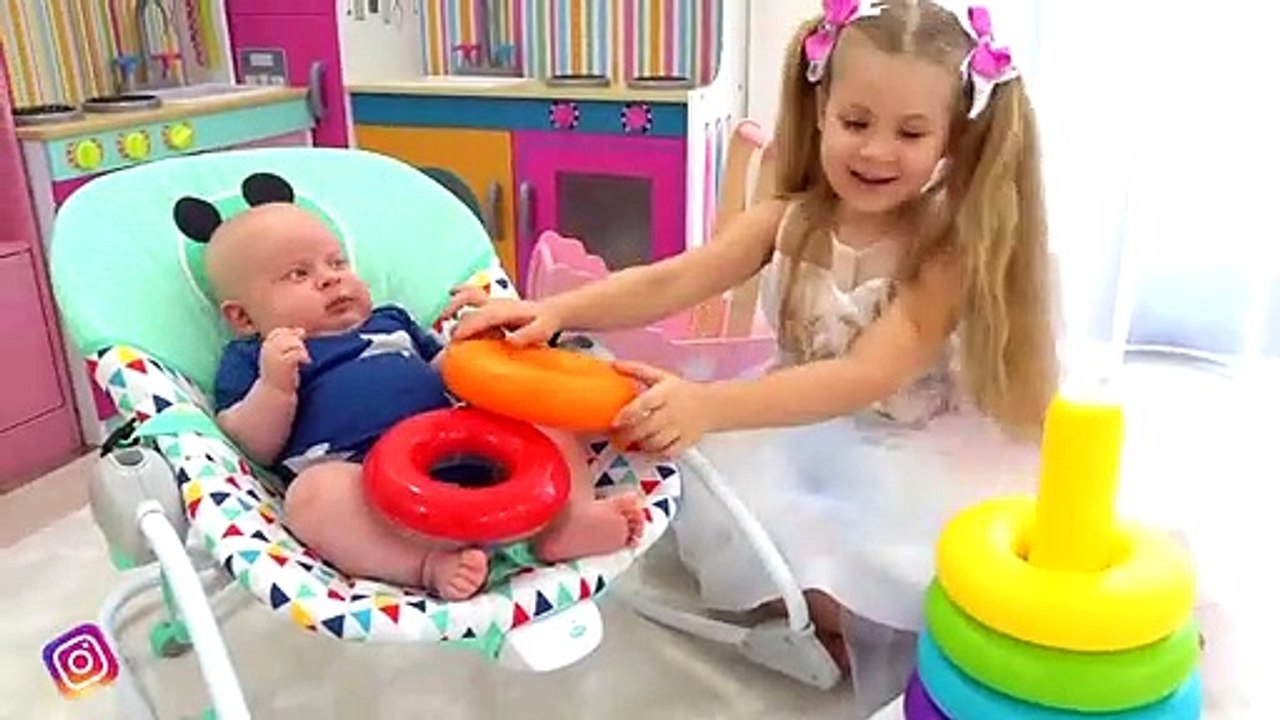 Diana and Roma teach Oliver colors - Toddler learning video