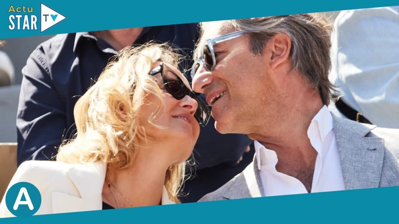 Roland-Garros : Caroline Roux éprise de son puissant mari, bisous tendres et câlins face à Anne-Soph