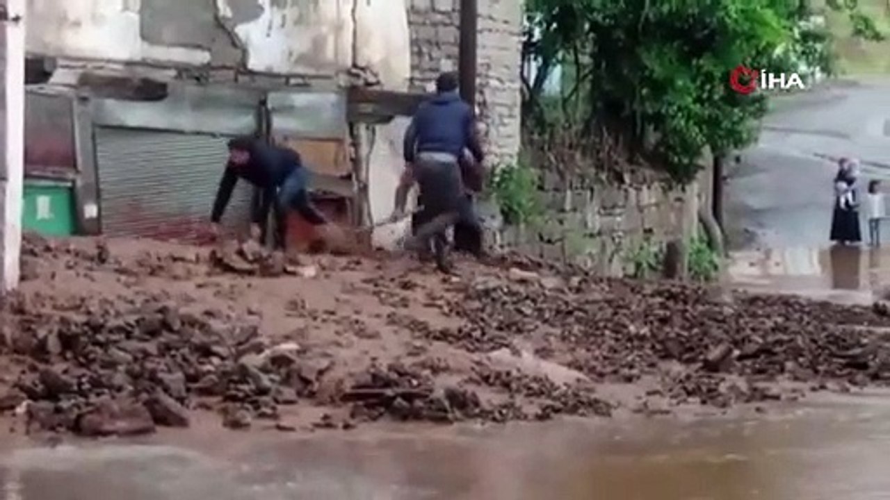 Kulp’u fırtına ve sağanak vurdu