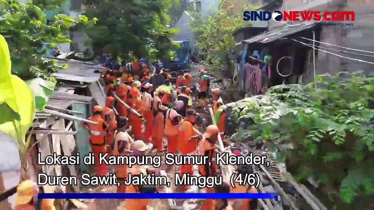 Tumpukan Sampah di Proyek Sodetan Klender Dibersihkan