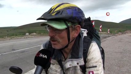 Citoyen allemand de 57 ans en tournée mondiale à vélo