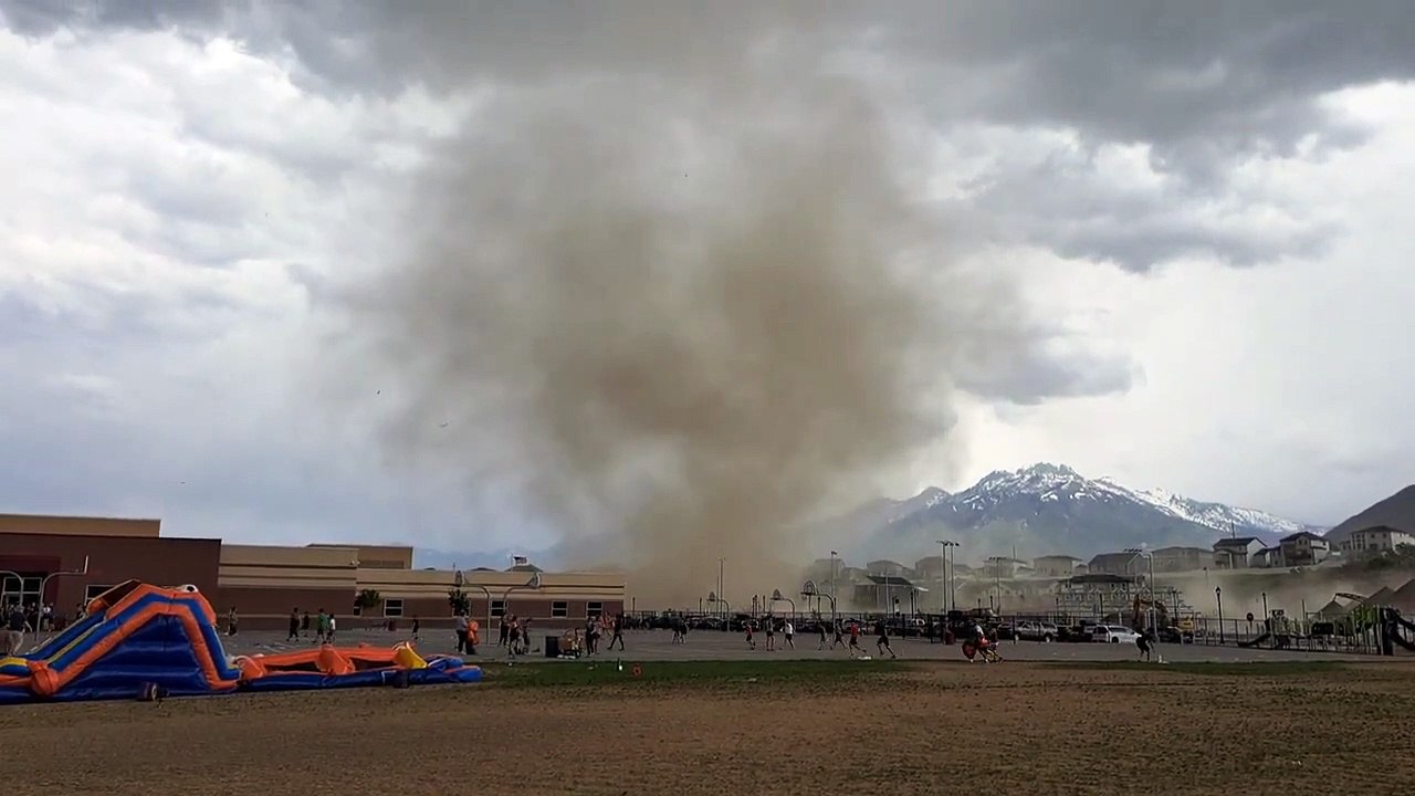 'Catégorie 5' Dust Devil près de l'école de l'Utah