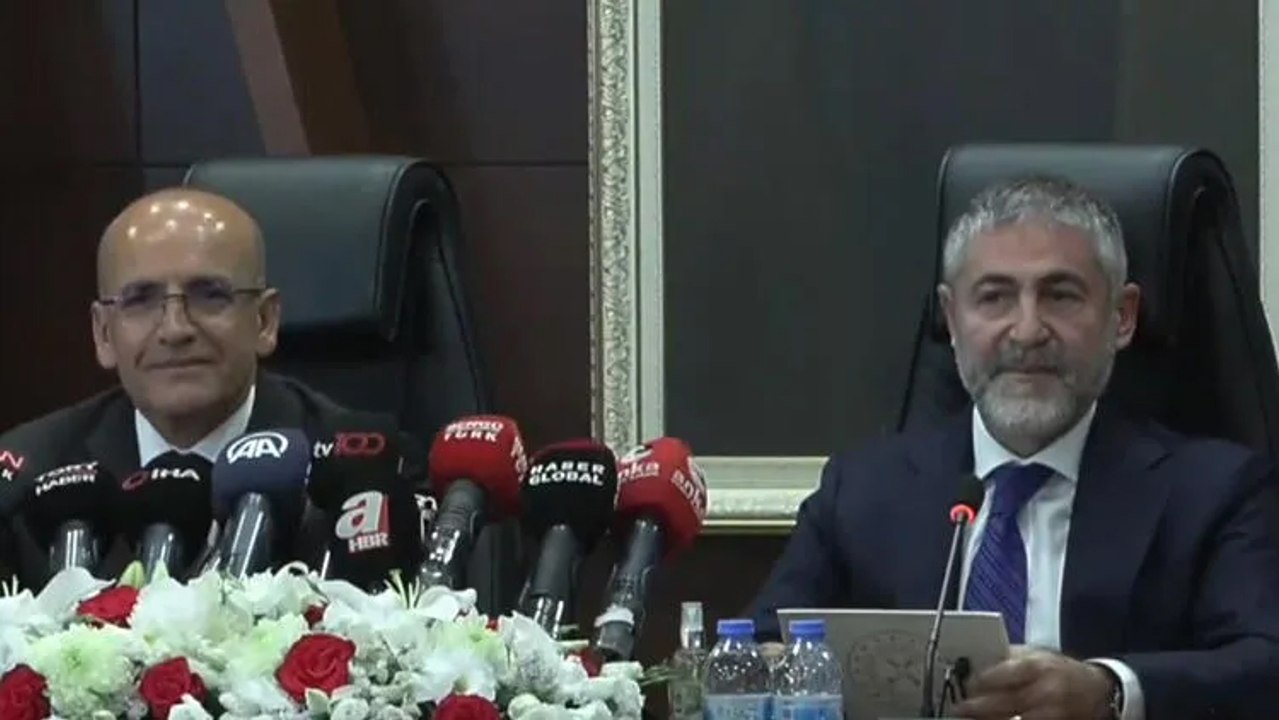 Hazine ve Maliye Bakanlığı'nda devir teslim töreni... Bakan Mehmet Şimşek'ten ilk mesaj