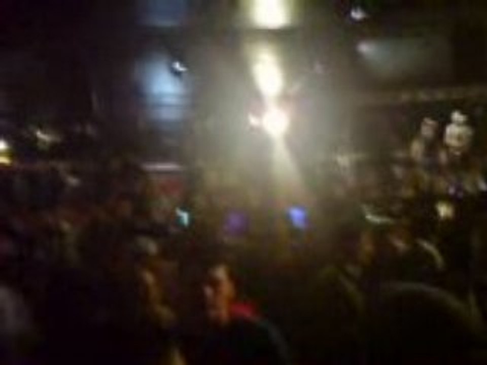 bar live