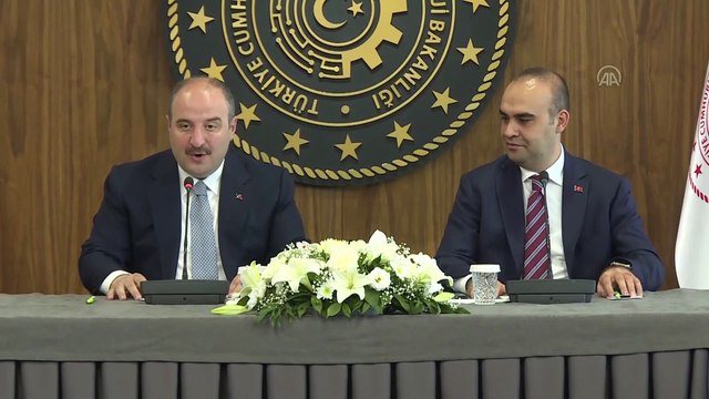 Sanayi ve Teknoloji Bakanlığına getirilen Mehmet Fatih Kacır, görevi Mustafa Varank'tan devraldı