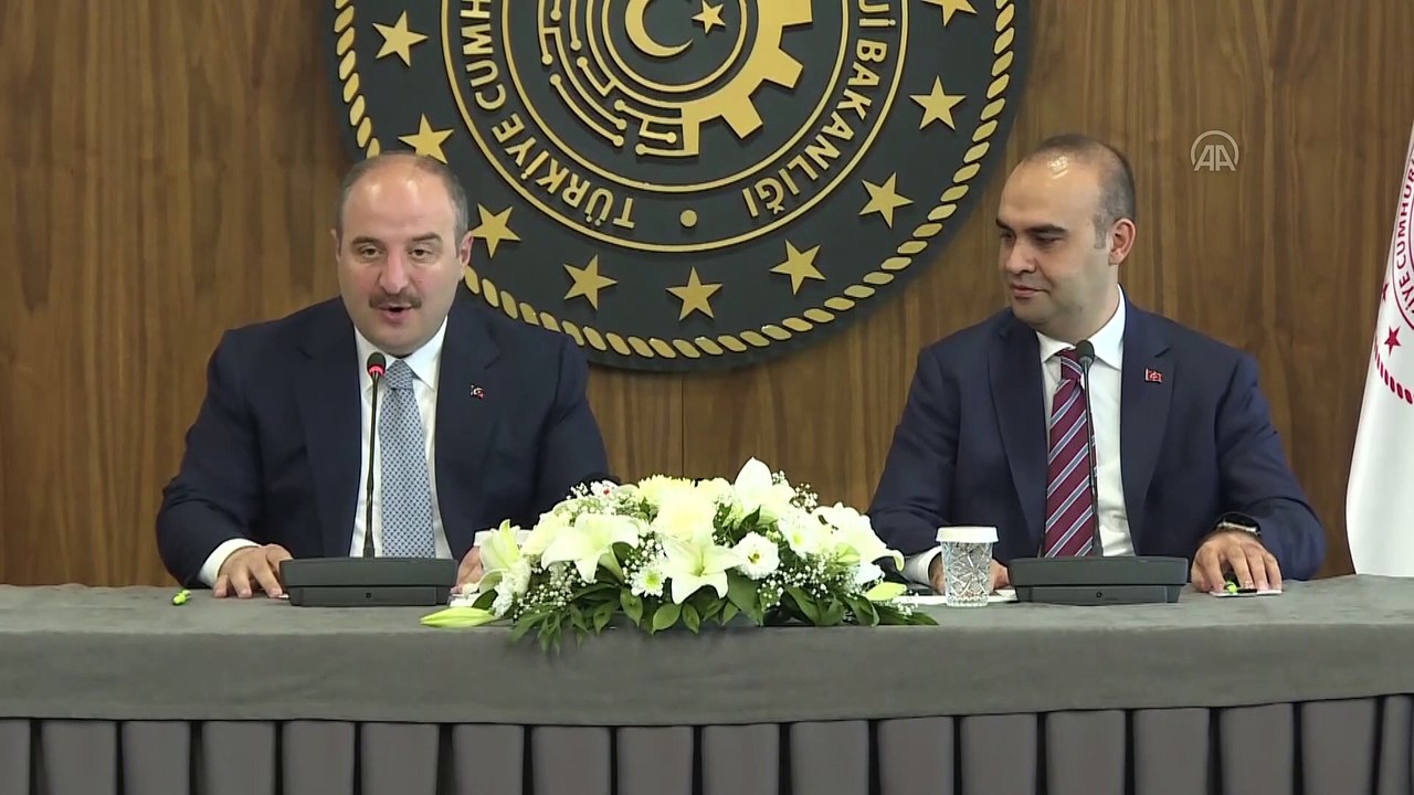 Sanayi ve Teknoloji Bakanlığına getirilen Mehmet Fatih Kacır, görevi Mustafa Varank'tan devraldı