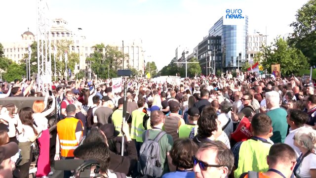 Tens of thousands of Serbs march in Belgrade calling for gun control reforms