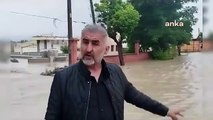 Maisons et entreprises inondées après de fortes pluies à Denizli