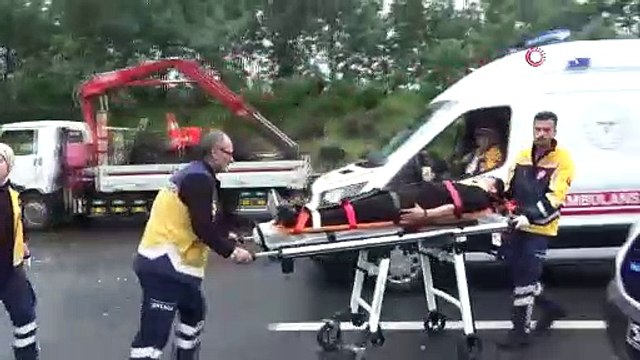 Düzce TEM Otoyolu savaş alanına döndü: 10 araç kazaya karıştı