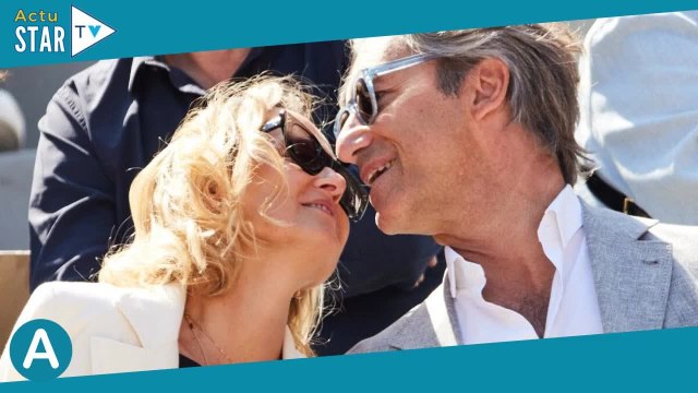 Roland-Garros : Caroline Roux éprise de son puissant mari, bisous tendres et câlins face à Anne-Soph