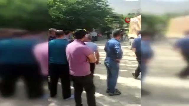 Un camion sans conducteur s'est écrasé dans une voiture en stationnement, s'est écrasé dans une maison et s'est arrêté