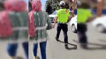 Trafik Polisleri Yanlış Okula Giden Öğrenciye Yardım Etti