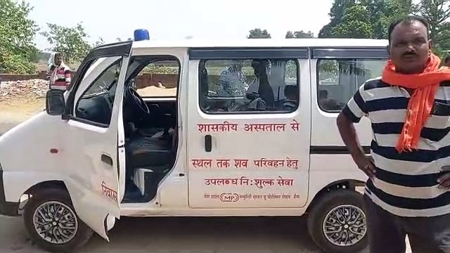 बेटे ने रिश्तेदार शिक्षक के घर के सामने पिता का शव रखकर किया हंगामा, बोला- जमीन हड़प ली तो सदमे में हो गई मौत