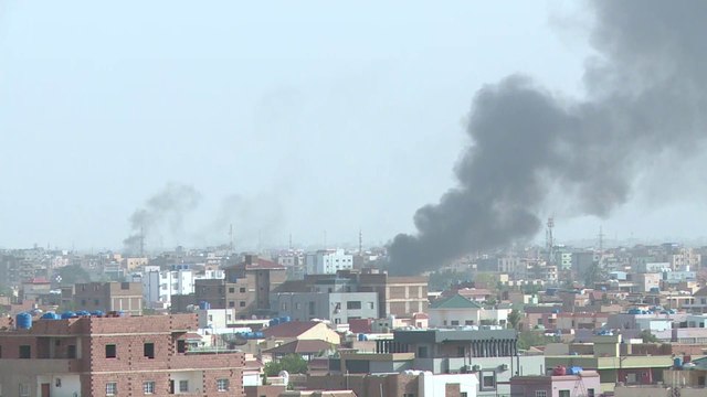 تجدد الاشتباكات بين الجيش السوداني والدعم السريع في #الخرطوم #العربية_عاجل