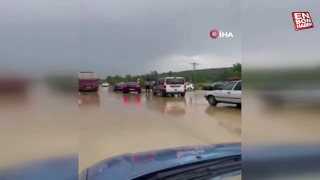 Sel suları Ankara-Çorum karayolunda sürücülere zor anlar yaşattı