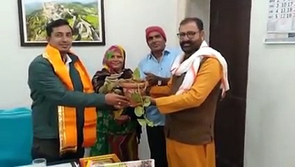 अब तक 1.5 लाख ...गिफ्ट हो या सम्मान, मिलता एक पौधा