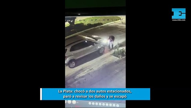 La Plata: chocó a dos autos estacionados, paró a revisar los daños y se escapó