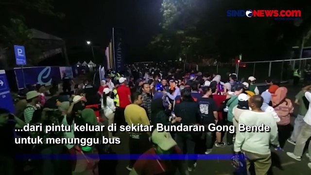 Ibu dan Balita Terjebak Antrean Panjang Saat Pulang Menonton Formula E