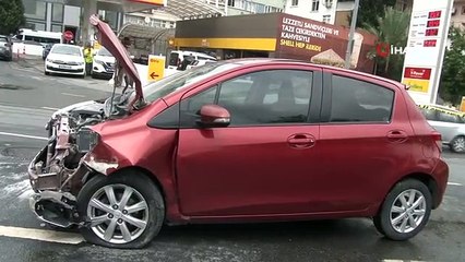 Bakırköy'de Otomobil Bariyerlere Çarptı: 1 Yaralı