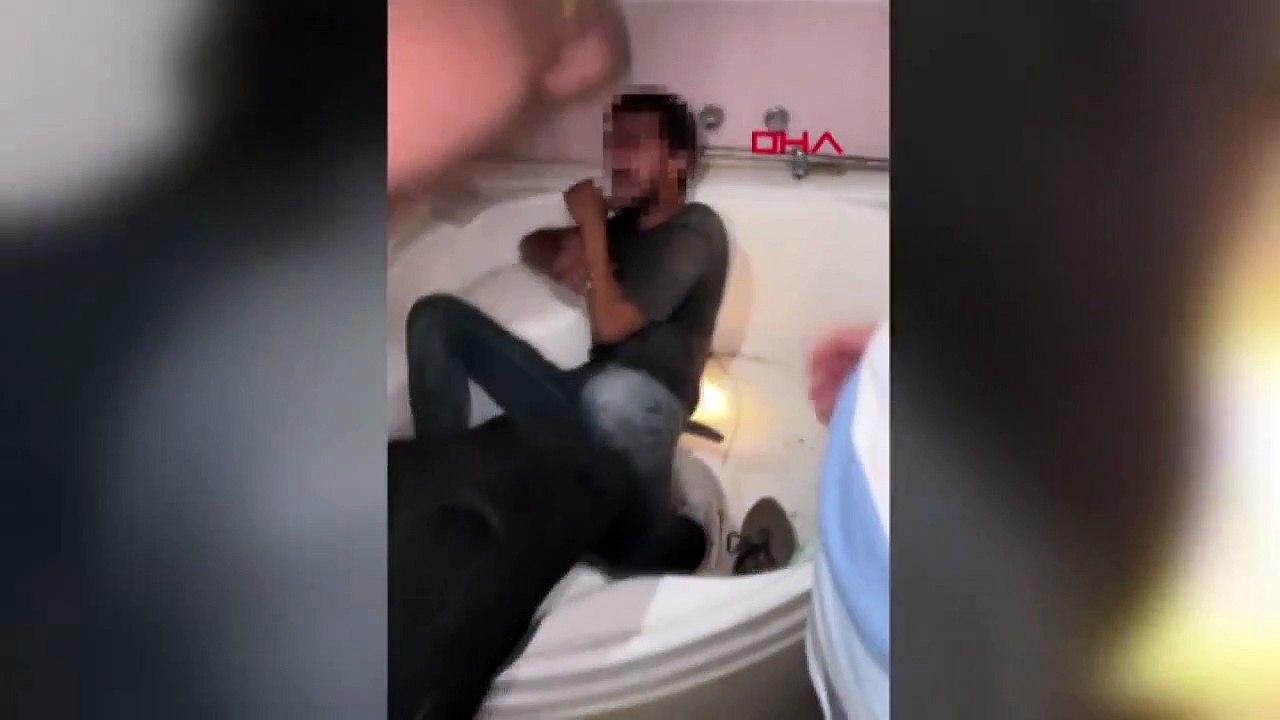 Le suspect qui est entré dans le bâtiment endom...