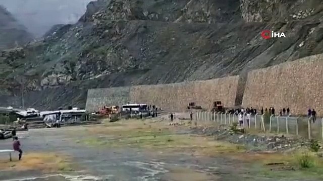 Artvin - Autoroute Yusufeli fermée aux transports en raison d'un glissement de terrain