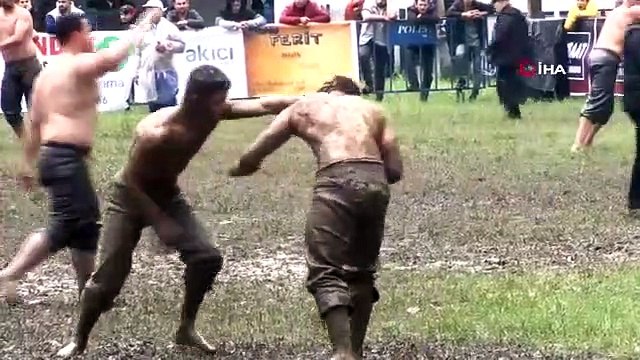 Serdar Yıldırım est devenu le lutteur en chef de l'historique Akyazı Akbalık Oil Wrestling