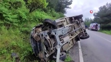 Şarampole devrilen kamyonetteki 2 kişi yaralandı