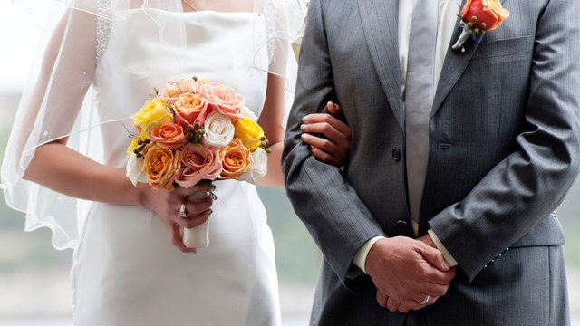 VOICI : Mariés au premier regard : un ancien candidat emblématique se marie, de nombreux anciens participants à la cérémonie