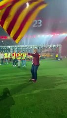 G. Saray a innové dans la folie ! Le drapeau, détesté par Fenerbahçe, est entre les mains de la légende après 27 ans