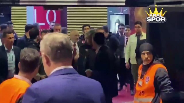 Fenerbahçe Başkanı Ali Koç ve yöneticiler, Galatasaray derbisinin ardından stattan ayrıldı