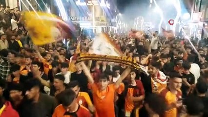 Galatasaraylı taraftarlardan şampiyonluk kutlaması