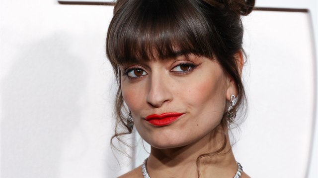 VOICI : Clara Luciani enceinte : la chanteuse dévoile de nouvelles photos de son ventre arrondi