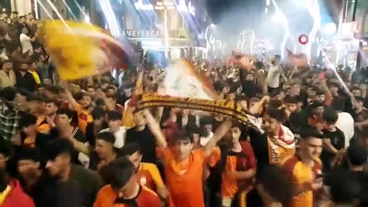 Célébration du championnat par les fans de Galatasaray